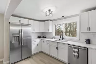 23 Sterling St, Chicopee, MA 01020 - Photo 2