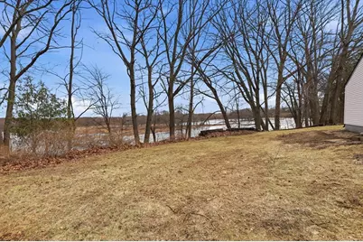 23 Sterling St, Chicopee, MA 01020 - Photo 22