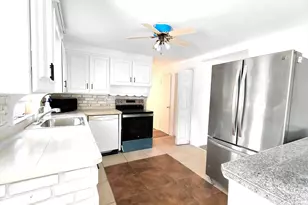 1 Rockland Rd Ct, Auburn, MA 01501 - Photo 4