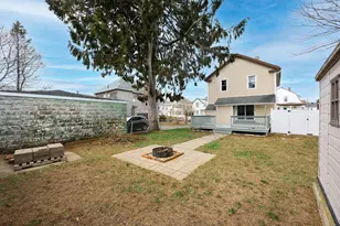 38 Willard St, New Bedford, MA 02744 - Photo 12