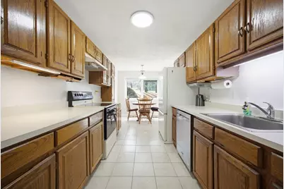 7 Ledgewood Way #8, Peabody, MA 01960 - Photo 4