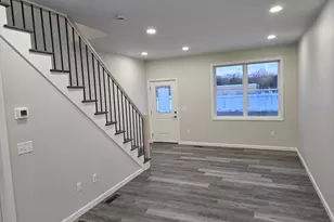 184 Howard St, Ludlow, MA 01056 - Photo 2