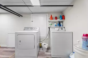 27 Brinsley St, Boston, MA 02121 - Photo 32