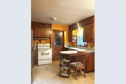 52 Bremen St, Springfield, MA 01108 - Photo 2