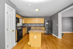 81 Beecher Pl, Newton, MA 02459 - Photo 8