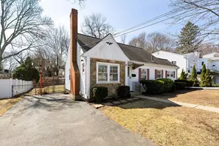 14 Hillside Rd, Braintree, MA 02184 - Photo 4