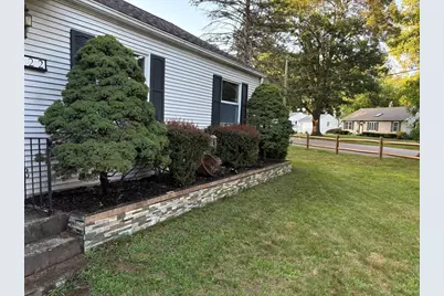 322 Holcomb Rd, Springfield, MA 01118 - Photo 2