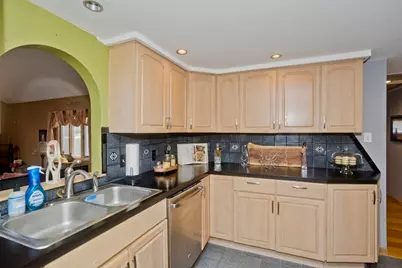 322 Holcomb Rd, Springfield, MA 01118 - Photo 6