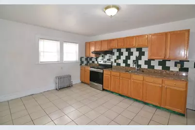 116 Phillips St #2R, Quincy, MA 02170 - Photo 2