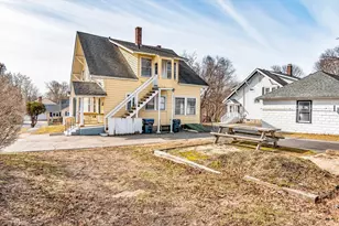 219 Pelham St, Methuen, MA 01844 - Photo 8