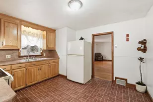 2115 Northampton St, Holyoke, MA 01040 - Photo 10