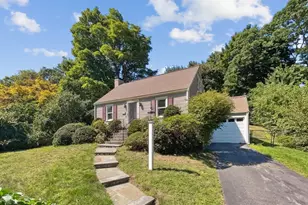 312 Linden St, Wellesley, MA 02481 - Photo 2