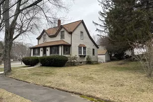 19 Hastings St, Wellesley, MA 02481 - Photo 1