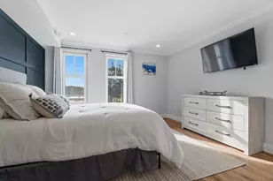 1721 Centre St, Boston, MA 02132 - Photo 20