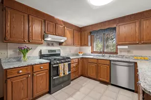 122 Farrington Ln, Marlborough, MA 01752 - Photo 6