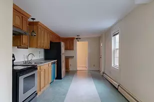 8 Crown St, Worcester, MA 01609 - Photo 6