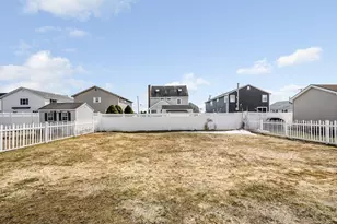 23 11th St W, Salisbury, MA 01952 - Photo 28