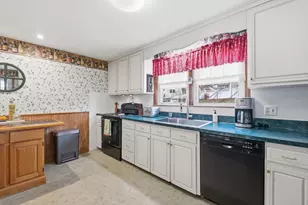 40 Charles St, Dracut, MA 01826 - Photo 12