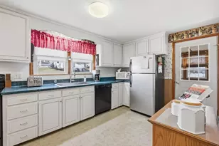 40 Charles St, Dracut, MA 01826 - Photo 14