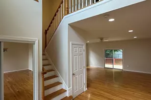 136 Thompkins Ave, East Longmeadow, MA 01028 - Photo 8