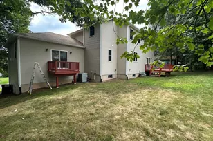 136 Thompkins Ave, East Longmeadow, MA 01028 - Photo 4