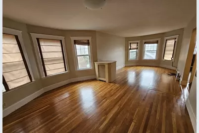 82 Walnut St #3, Brookline, MA 02445 - Photo 2