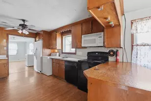 25 Courtfield Dr, Brockton, MA 02302 - Photo 6