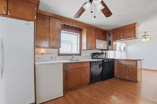 25 Courtfield Dr, Brockton, MA 02302 - Photo 4