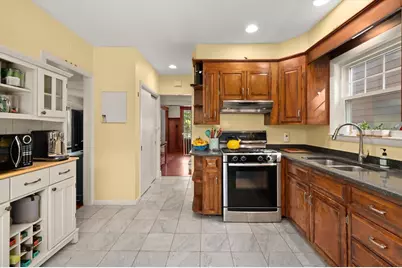 32 Charles St, Wakefield, MA 01880 - Photo 8