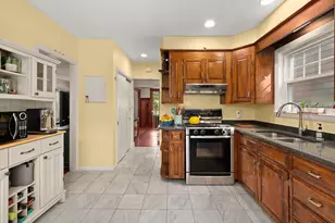 32 Charles St, Wakefield, MA 01880 - Photo 8
