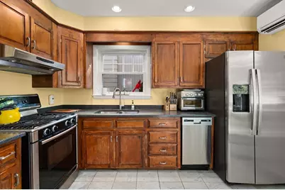 32 Charles St, Wakefield, MA 01880 - Photo 6