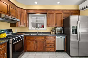 32 Charles St, Wakefield, MA 01880 - Photo 6