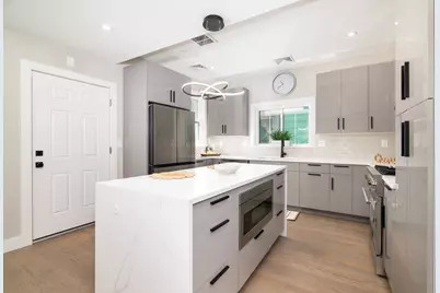 13 Arlington St #B, Somerville, MA 02145 - Photo 2