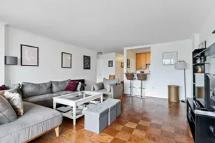 2 Hawthorne Pl, Boston, MA 02114 - Photo 2