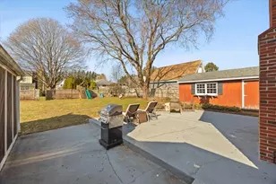 26 Fremont St, Taunton, MA 02780 - Photo 34