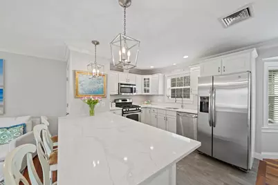 580 Quarry St #13, Quincy, MA 02169 - Photo 2