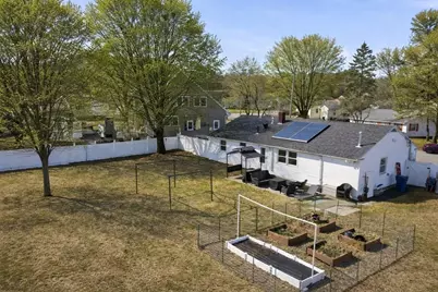 34 Beaconsfield St, Lawrence, MA 01843 - Photo 2