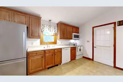 33 Warren Ave, Middleborough, MA 02346 - Photo 10