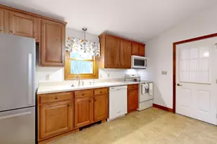 33 Warren Ave, Middleborough, MA 02346 - Photo 10