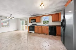 12 Horton Ln, Billerica, MA 01821 - Photo 4