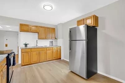 64 Berkshire Ave, Springfield, MA 01109 - Photo 12