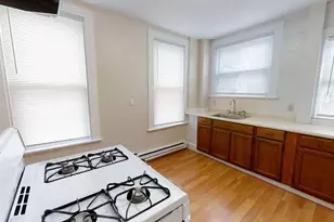 33 Bellingham St, Chelsea, MA 02150 - Photo 2