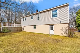 18 Mt Carmel St, Fitchburg, MA 01420 - Photo 8