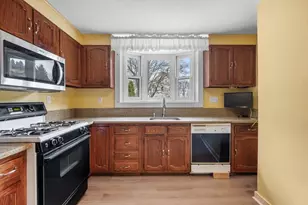 54 Rowland St, Marblehead, MA 01945 - Photo 14