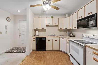 21 Dallas Dr #301, Dracut, MA 01826 - Photo 8