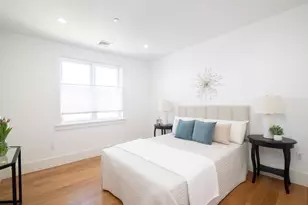 726 E 8th St, Boston, MA 02127 - Photo 16