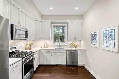 7 Langford Park #1, Boston, MA 02119 - Photo 4