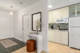 22 Chestnut Pl, Brookline, MA 02445 - Photo 10