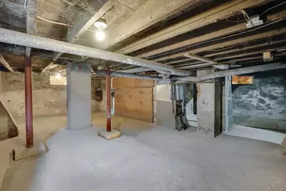 14 Adams St, Springfield, MA 01105 - Photo 32