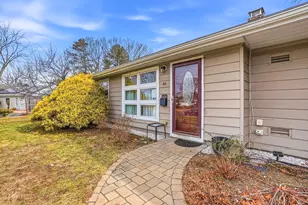 46 Brookfield Cir, Framingham, MA 01701 - Photo 4